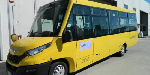 Noleggio scuolabus per Comuni e gare d'appalto: come funziona il servizio senza conducente