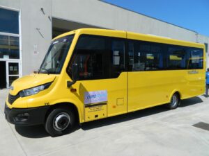 Scuolabus usato Codice 316 Scuolabus usato Iveco A70 - 49+1+1 posti, Classe Euro Euro 6/D, anno 2021, Gasolio
