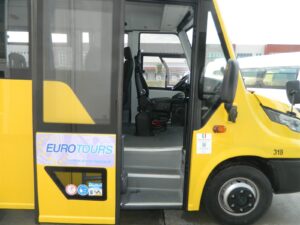 Scuolabus usato Codice 318 Scuolabus usato Iveco A70 - 47+2+1 posti, Classe Euro Euro 6/D, anno 2021, Gasolio