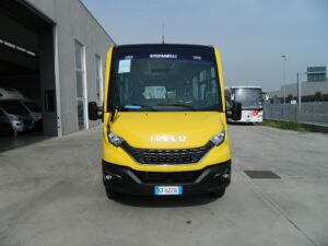 Scuolabus usato Codice 322 Scuolabus usato Iveco A70 - 51+3+1 posti, Classe Euro Euro 6/D, anno 2021, Gasolio