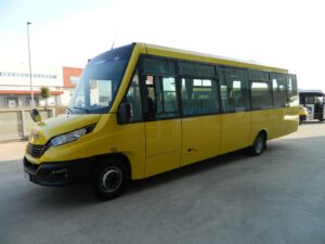 Scuolabus usato Codice 325 Scuolabus usato Iveco A70 - 51+3+1 posti, Classe Euro Euro 6/D, anno 2021, Gasolio