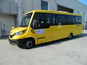 Scuolabus usato Codice 333 Scuolabus usato Iveco A70 - 47+2+1 posti, Classe Euro Euro 6/D, anno 2021, Gasolio