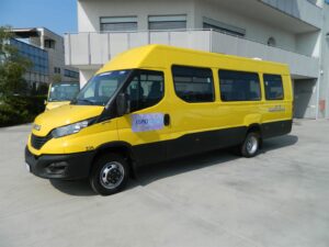 Scuolabus usato Codice 335 Scuolabus usato Iveco A50 - 32+1+1 posti, Classe Euro Euro 6/D, anno 2021, Gasolio