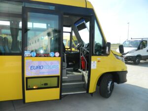 Scuolabus usato Codice 337 Scuolabus usato Iveco A70 - 51+1+1 posti, Classe Euro Euro 6/D, anno 2021, Gasolio